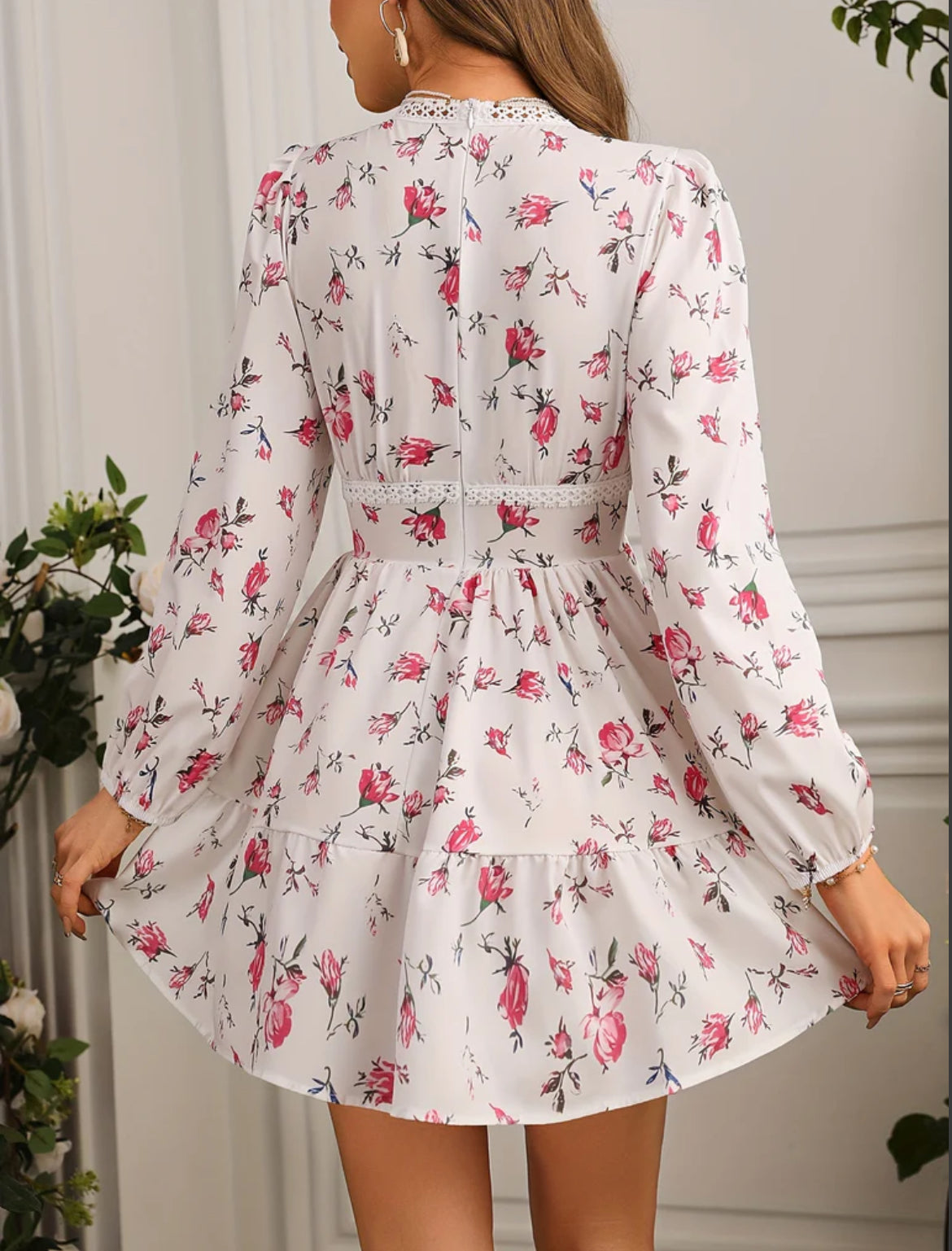 Josephine - Mini jurk met bloemenprint en lange pofmouwen en V-hals dames