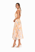 Flavie - Perzikkleurige bloemen maxi jurk met halternek voor bruiloftsgasten dames