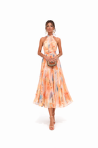 Flavie - Perzikkleurige bloemen maxi jurk met halternek voor bruiloftsgasten dames
