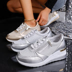 Sneakers dames met sleehak, ritssluiting opzij en metallic finish 10