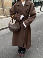 Lange trenchcoat dames met ceintuur, dubbele rij knopen en reverskraag voor herfst en winter 2