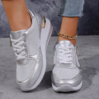 Sneakers dames met sleehak, ritssluiting opzij en metallic finish 7