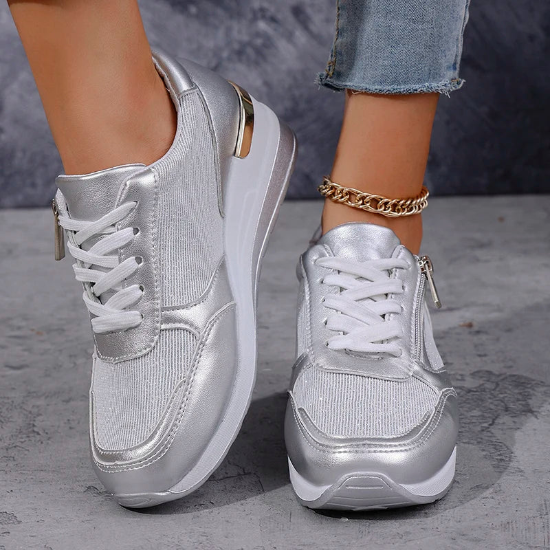 Sneakers dames met sleehak, ritssluiting opzij en metallic finish 7