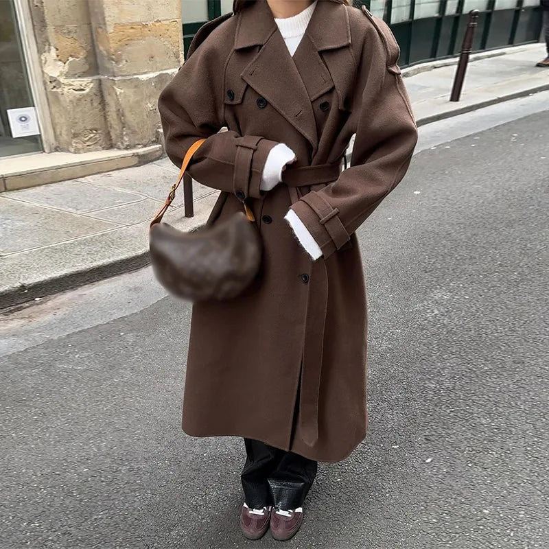 Lange trenchcoat dames met ceintuur, dubbele rij knopen en reverskraag voor herfst en winter 7