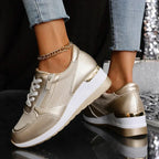 Sneakers dames met sleehak, ritssluiting opzij en metallic finish 4