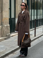 Lange trenchcoat dames met ceintuur, dubbele rij knopen en reverskraag voor herfst en winter 4