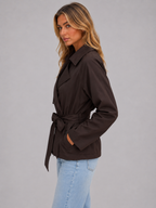 Cropped trenchjas dames met dubbele knoopsluiting en ceintuur 5