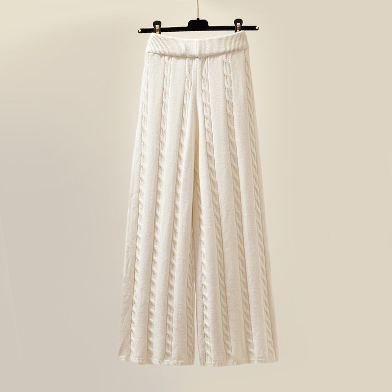 Driedelige gebreide set dames met coltrui, wijde broek en gilet 4