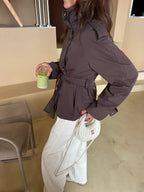 Getailleerde trenchcoat dames met ceintuur en waterafstotende afwerking 8