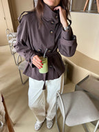 Getailleerde trenchcoat dames met ceintuur en waterafstotende afwerking 9