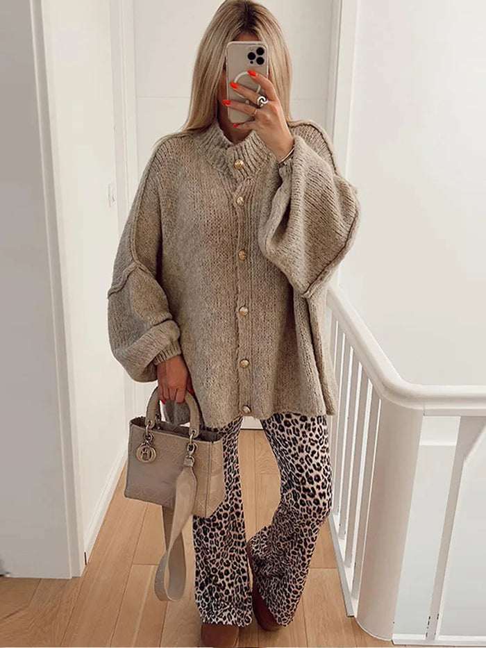 Kort gebreid vest dames met gouden knopen en oversized pasvorm 3