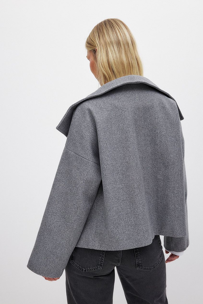 Korte trenchcoat dames oversized met brede revers en dubbele knooprij 10
