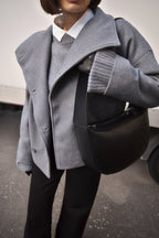 Korte trenchcoat dames oversized met brede revers en dubbele knooprij 11