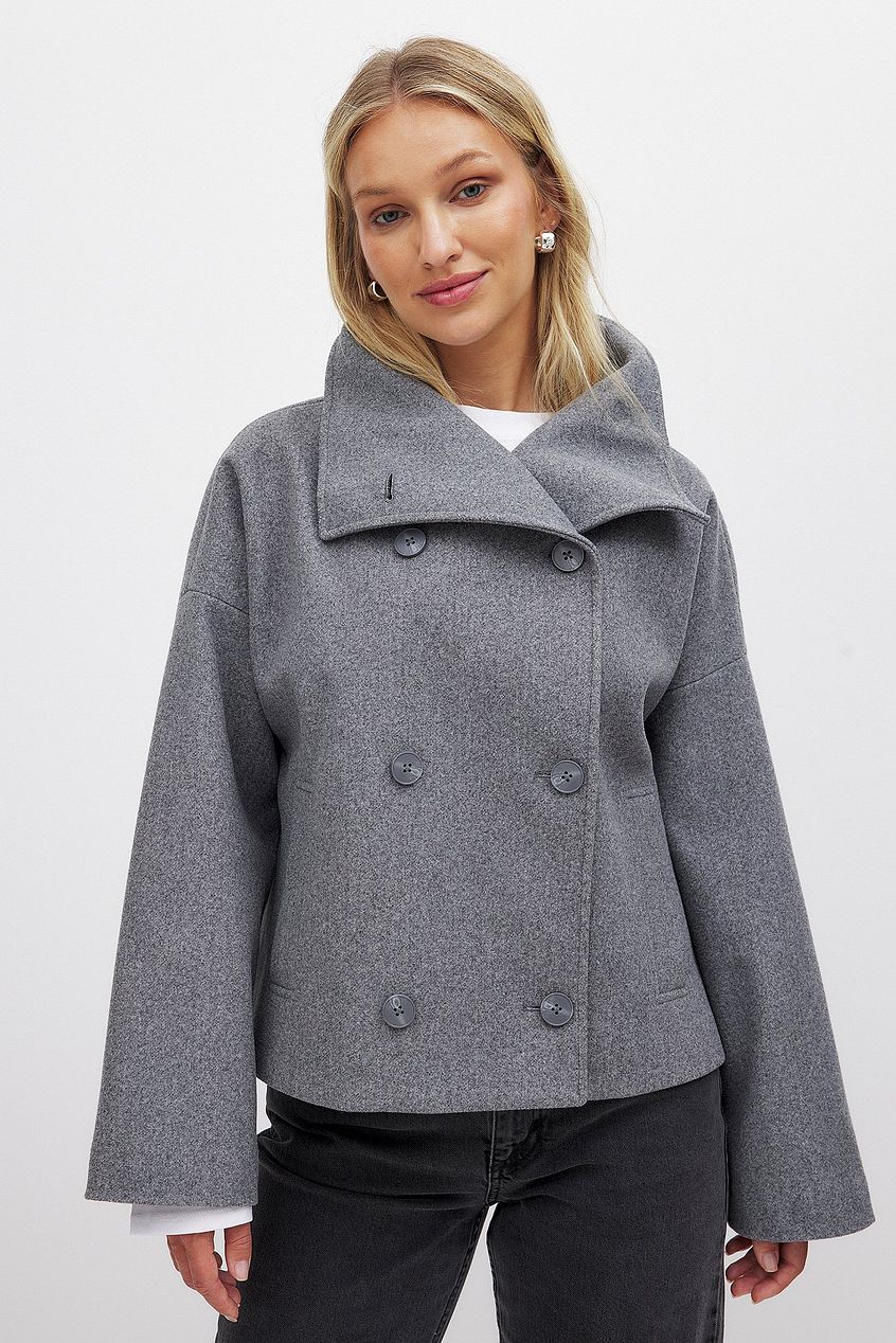 Korte trenchcoat dames oversized met brede revers en dubbele knooprij 4