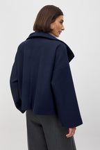 Korte trenchcoat dames oversized met brede revers en dubbele knooprij 7