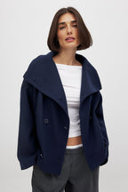 Korte trenchcoat dames oversized met brede revers en dubbele knooprij 8