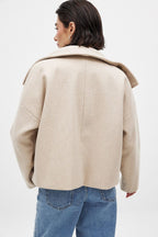 Korte trenchcoat dames oversized met brede revers en dubbele knooprij 9