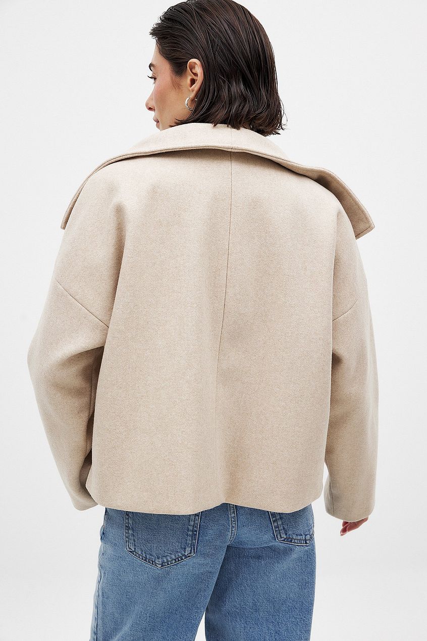 Korte trenchcoat dames oversized met brede revers en dubbele knooprij 9