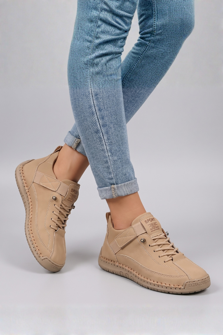 Lage sneakers dames van leer met veters en gestikte zool 1