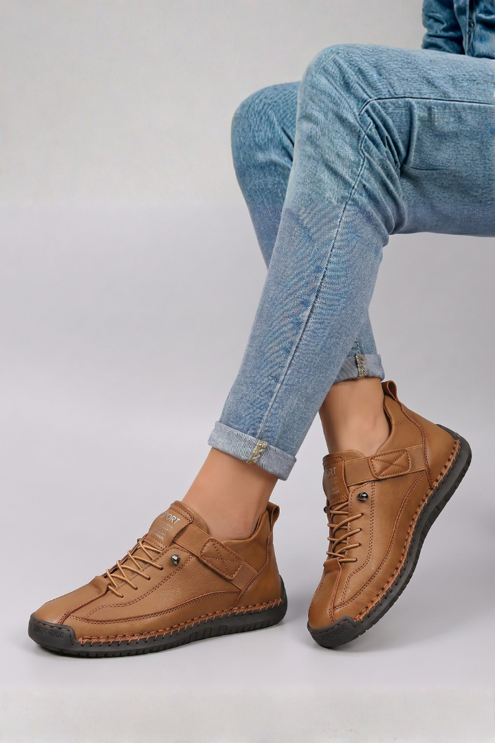 Lage sneakers dames van leer met veters en gestikte zool 12