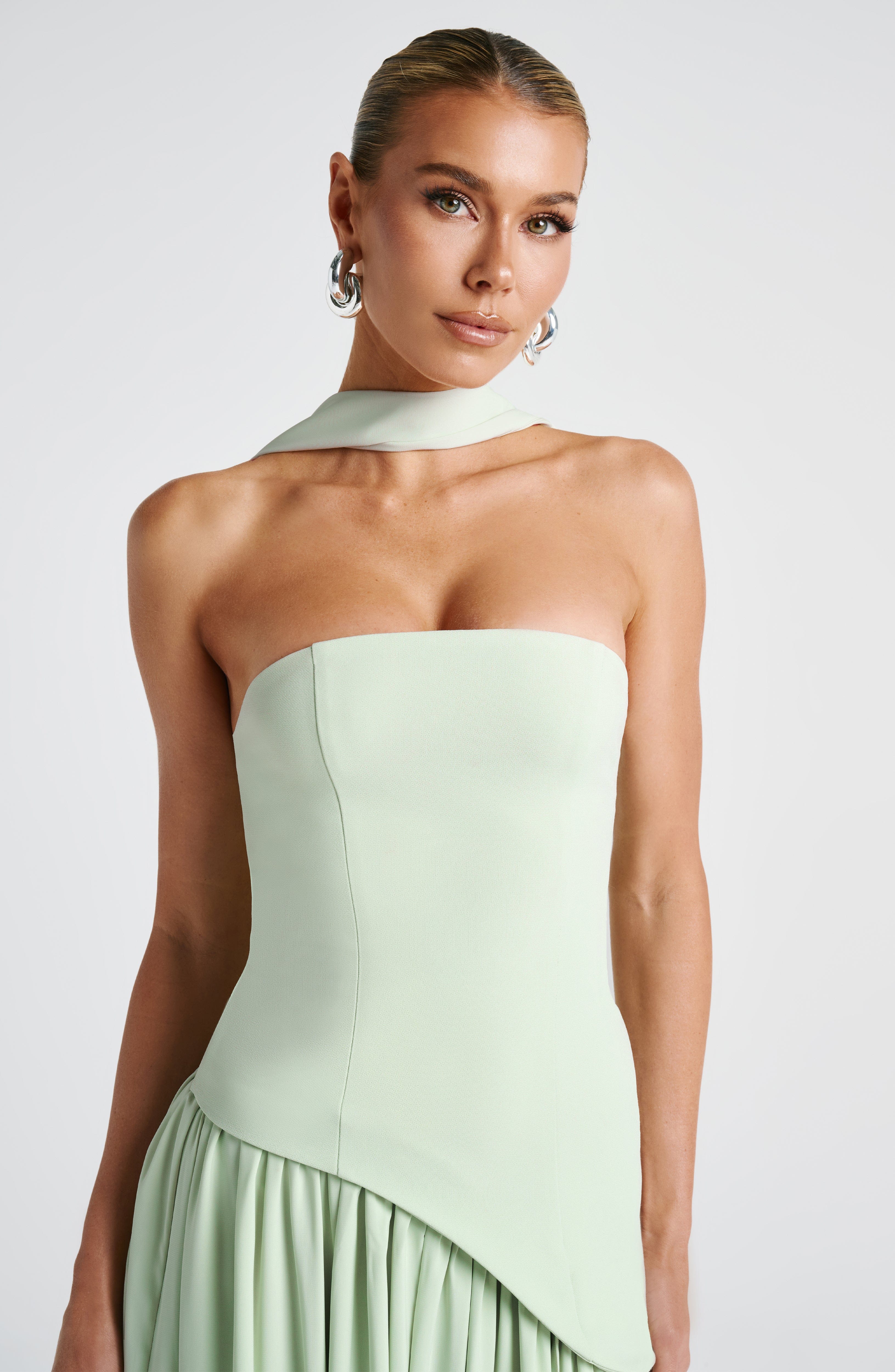 Sopheline - Strapless maxi jurk met hoge split en asymmetrische taille dames