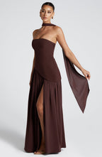 Sopheline - Strapless maxi jurk met hoge split en asymmetrische taille dames