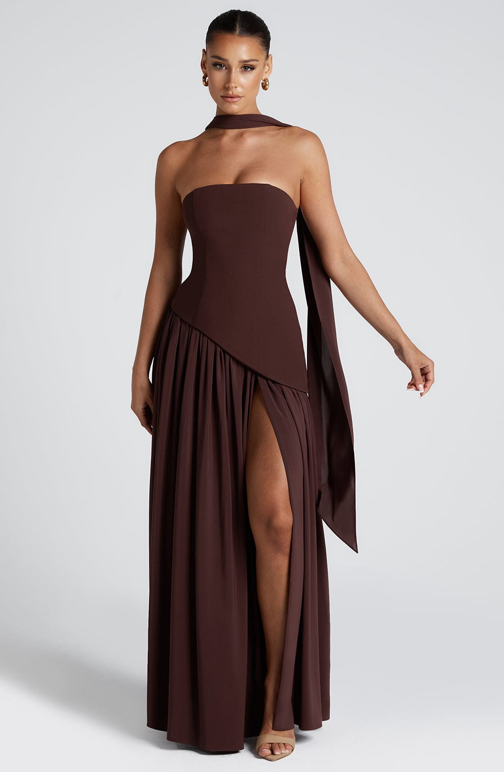 Sopheline - Strapless maxi jurk met hoge split en asymmetrische taille dames