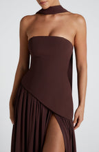 Sopheline - Strapless maxi jurk met hoge split en asymmetrische taille dames