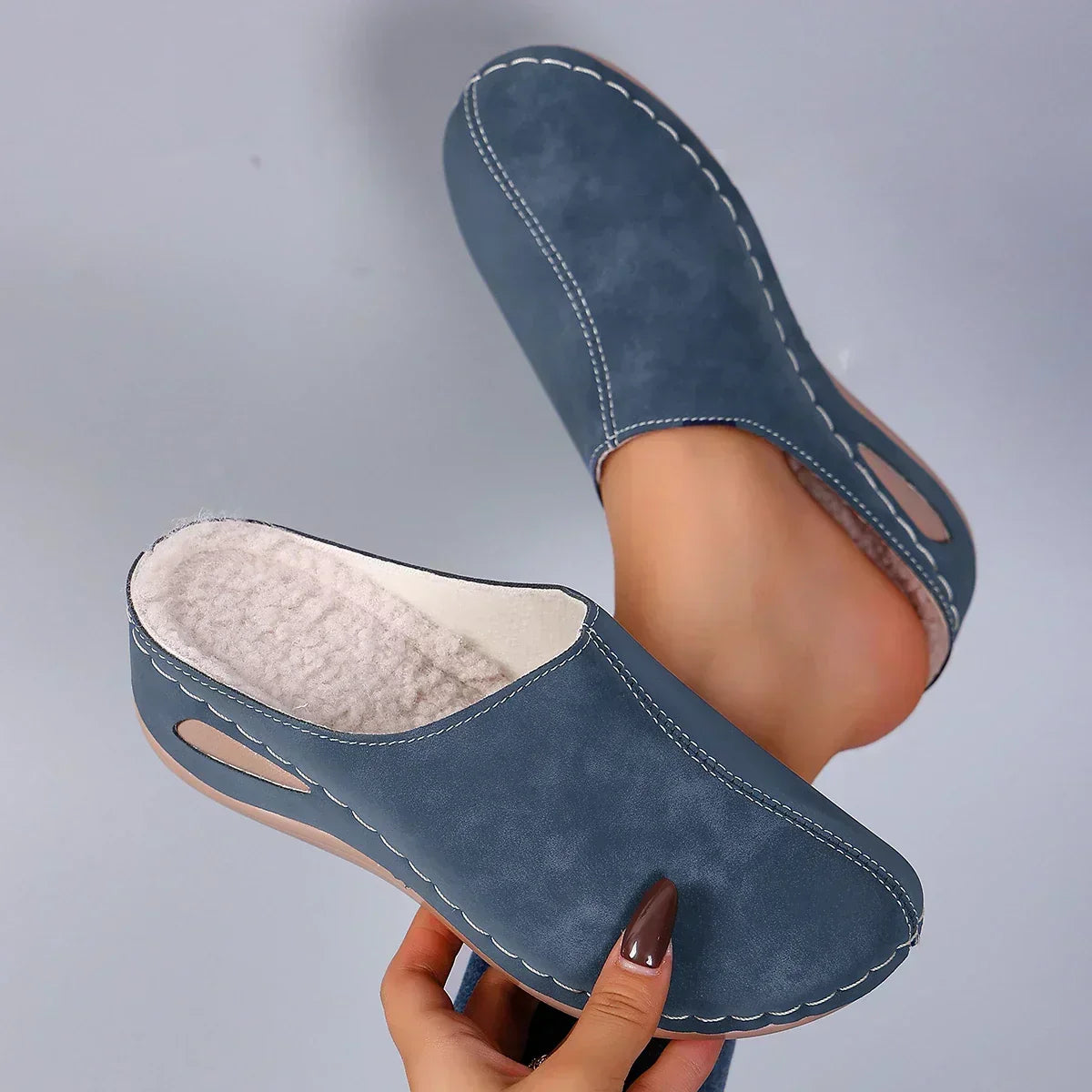 Pantoffels dames met gesloten neus en stevige platte zool 1