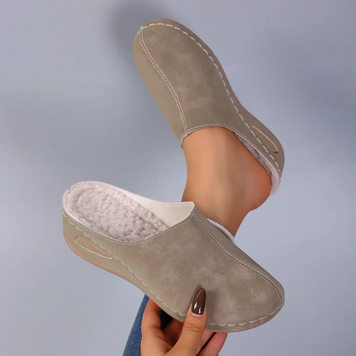 Pantoffels dames met gesloten neus en stevige platte zool 3