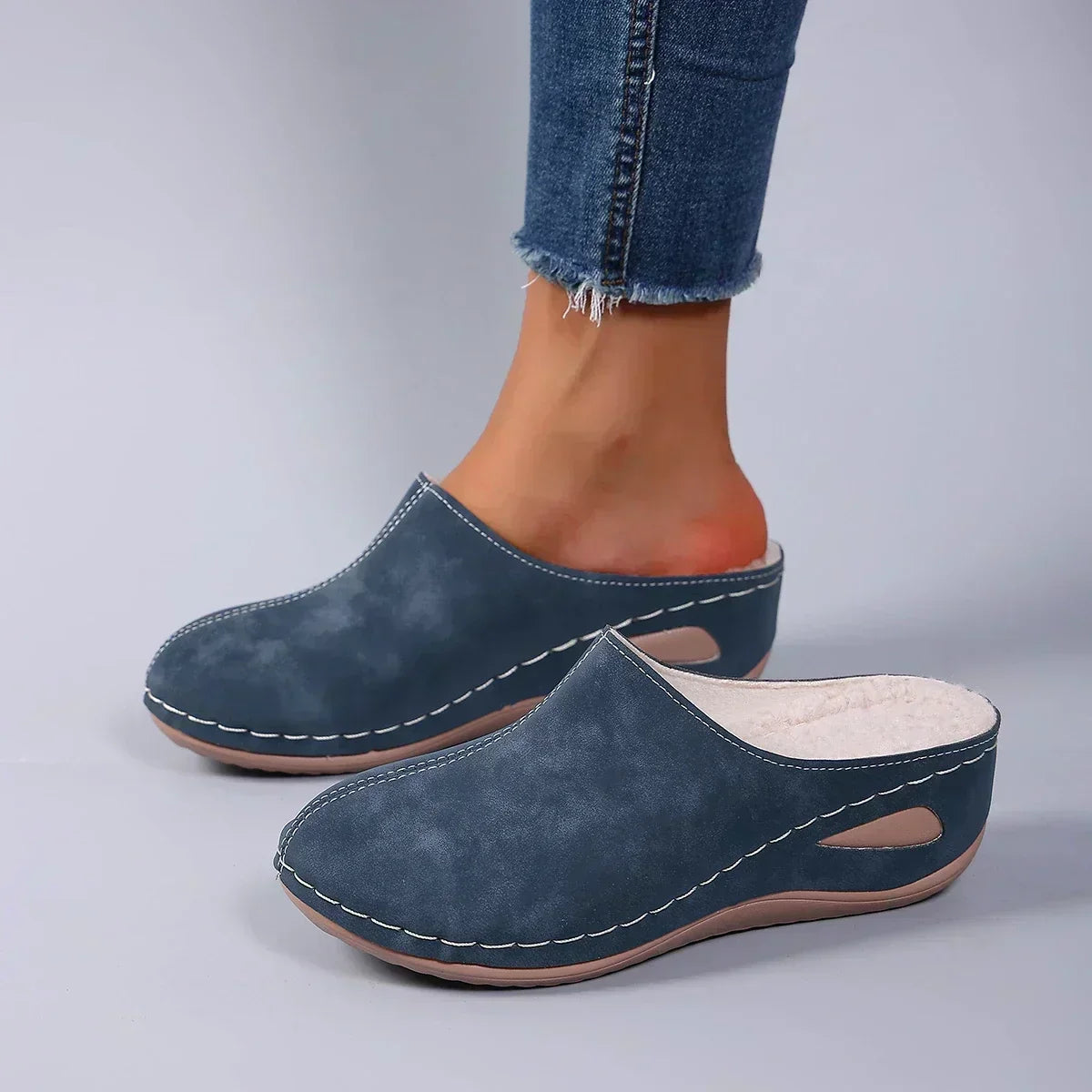 Pantoffels dames met gesloten neus en stevige platte zool 4