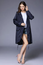 Regenjas dames waterafstotend en oversized met capuchon en verstelbare zoom 1