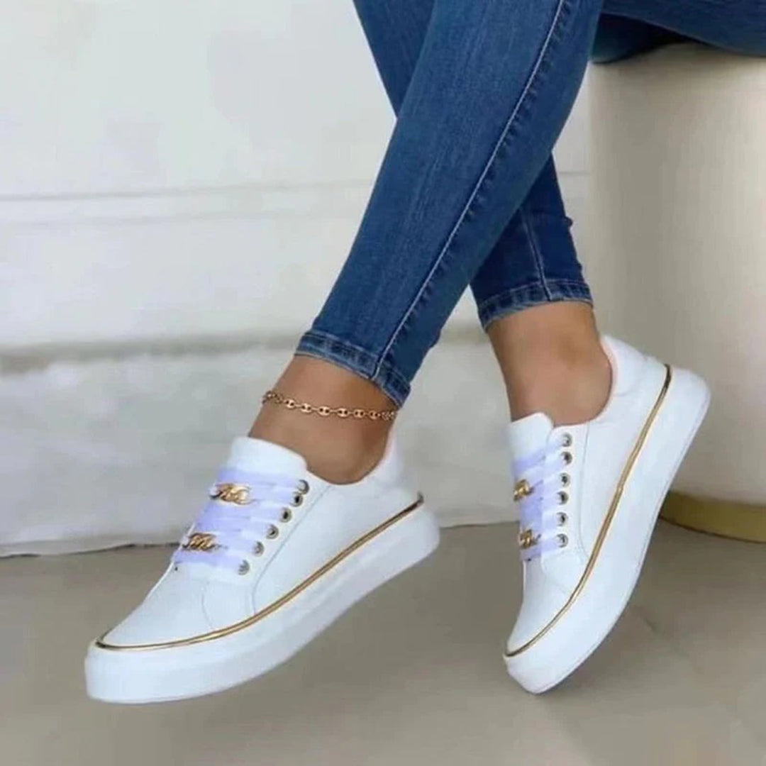 Sneakers dames met gouden detail, gevoerde binnenkant en lichte zool 1