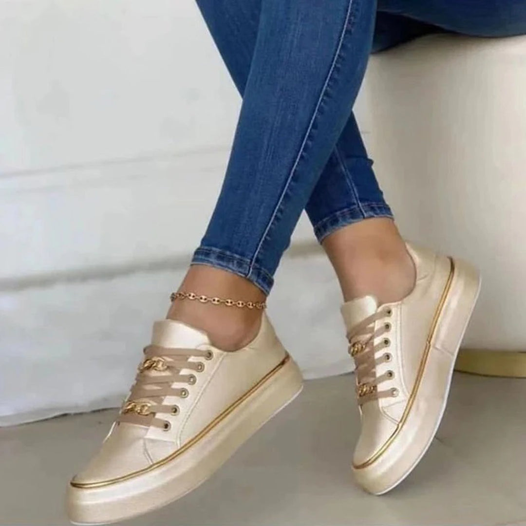 Sneakers dames met gouden detail, gevoerde binnenkant en lichte zool 2