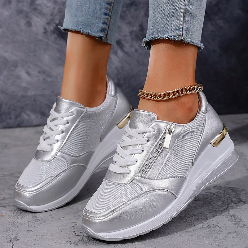 Sneakers dames met sleehak, ritssluiting opzij en metallic finish 8