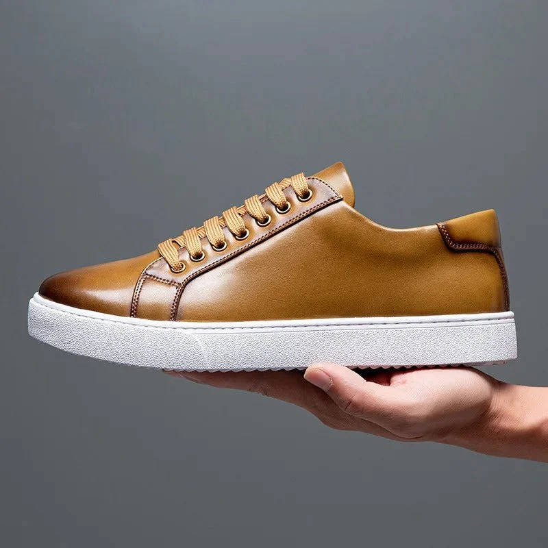 Sneakers heren van leer met veters en witte zool 19