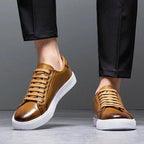 Sneakers heren van leer met veters en witte zool 4