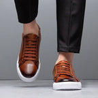 Sneakers heren van leer met veters en witte zool 5