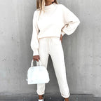 Tweedelige set dames met trui en broek in zacht materiaal 1