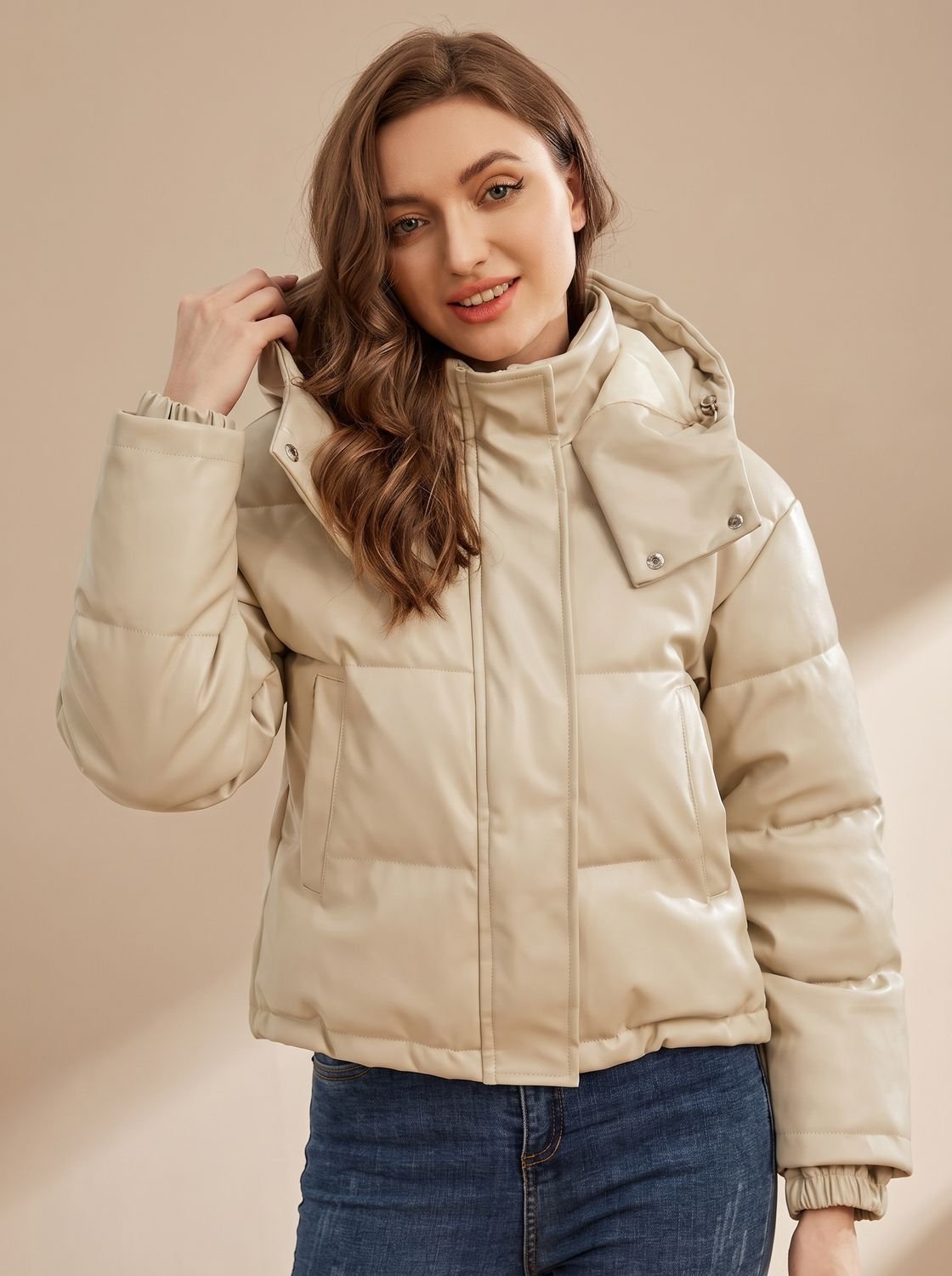 Winterjas dames kort gewatteerd van imitatieleer met capuchon 1